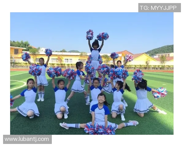 香港足球明星队达文西展现风采助力青少年足球发展与梦想实现